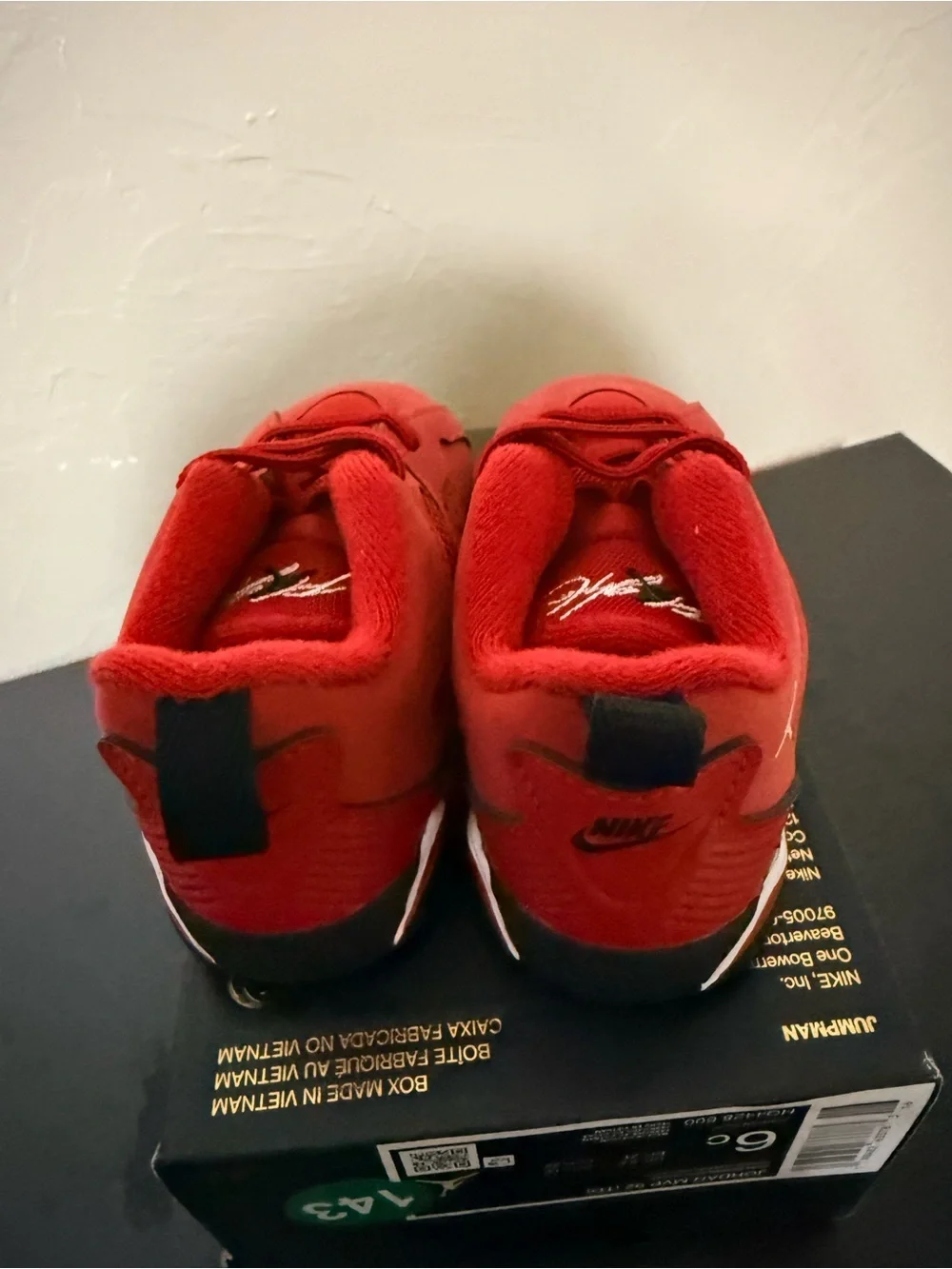 Nike Kids Gym Red Jordan MVP 92 Sneakers NWOT 6C